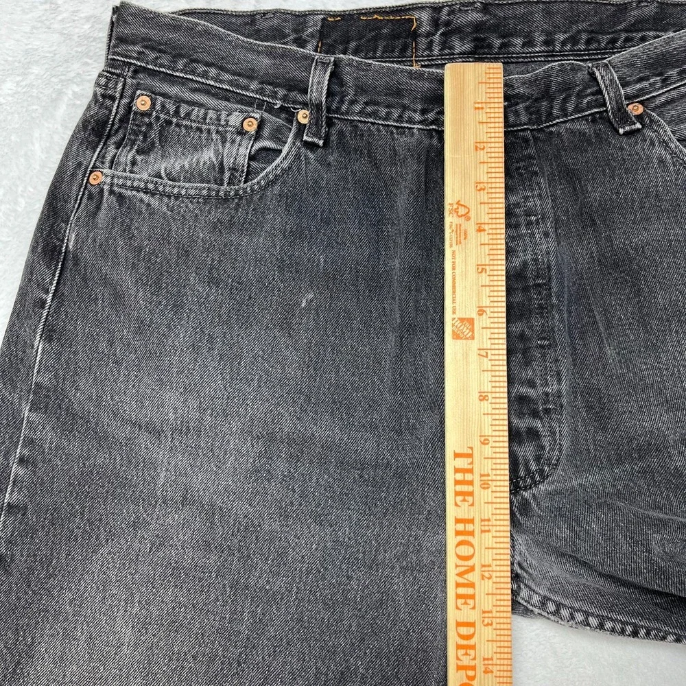 Vintage Levi's Button Fly Shorts Men's Faded‎ Black Denim Pockets Y2K - 37X15.5